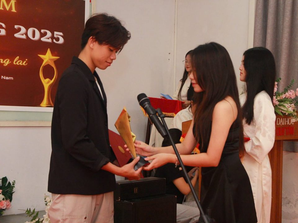 Nhận giải tại lễ trao giải phim